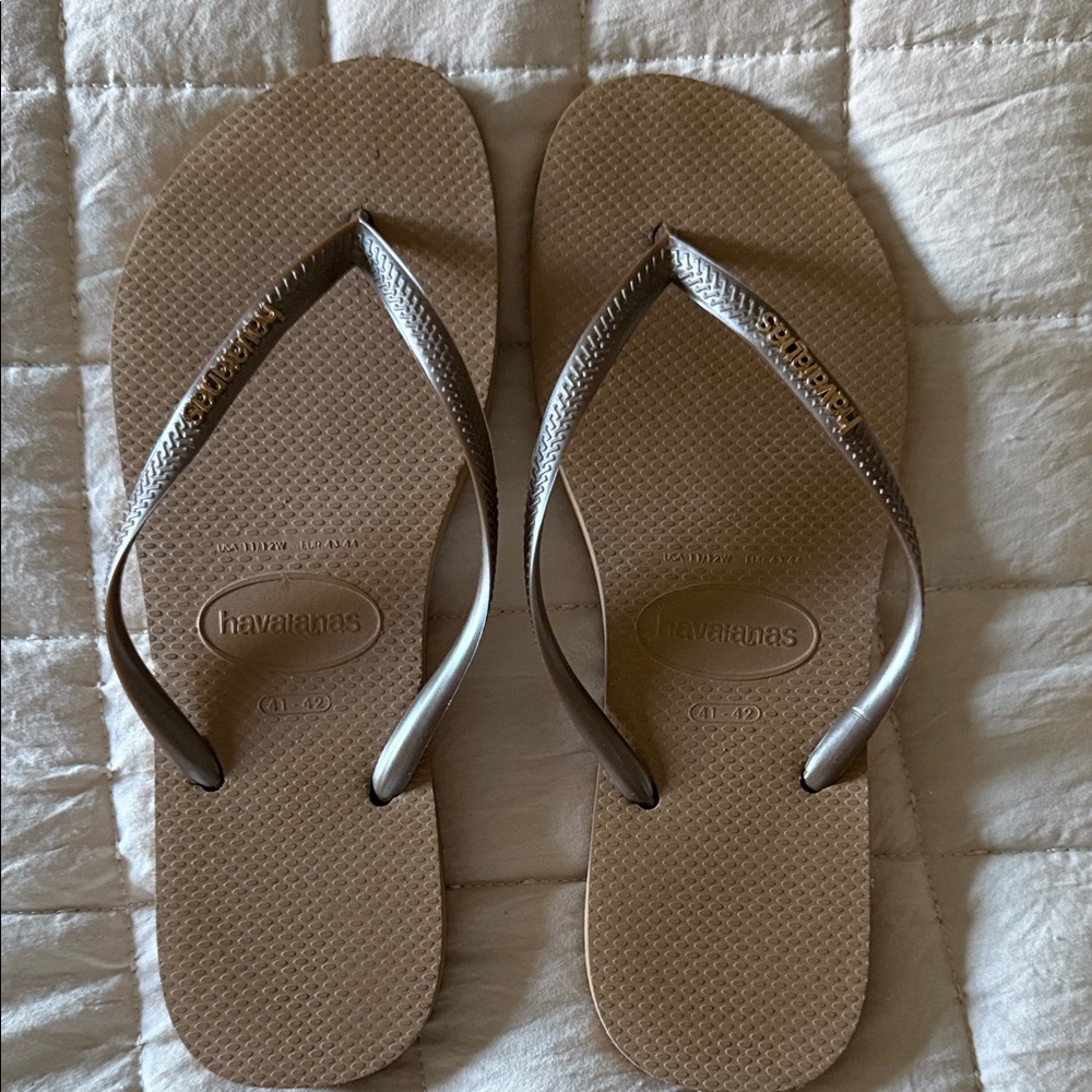 Havaianas Beige Flip Flops